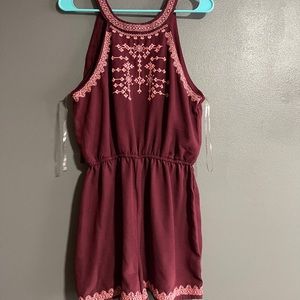 francesca’s maroon and pink romper size medium